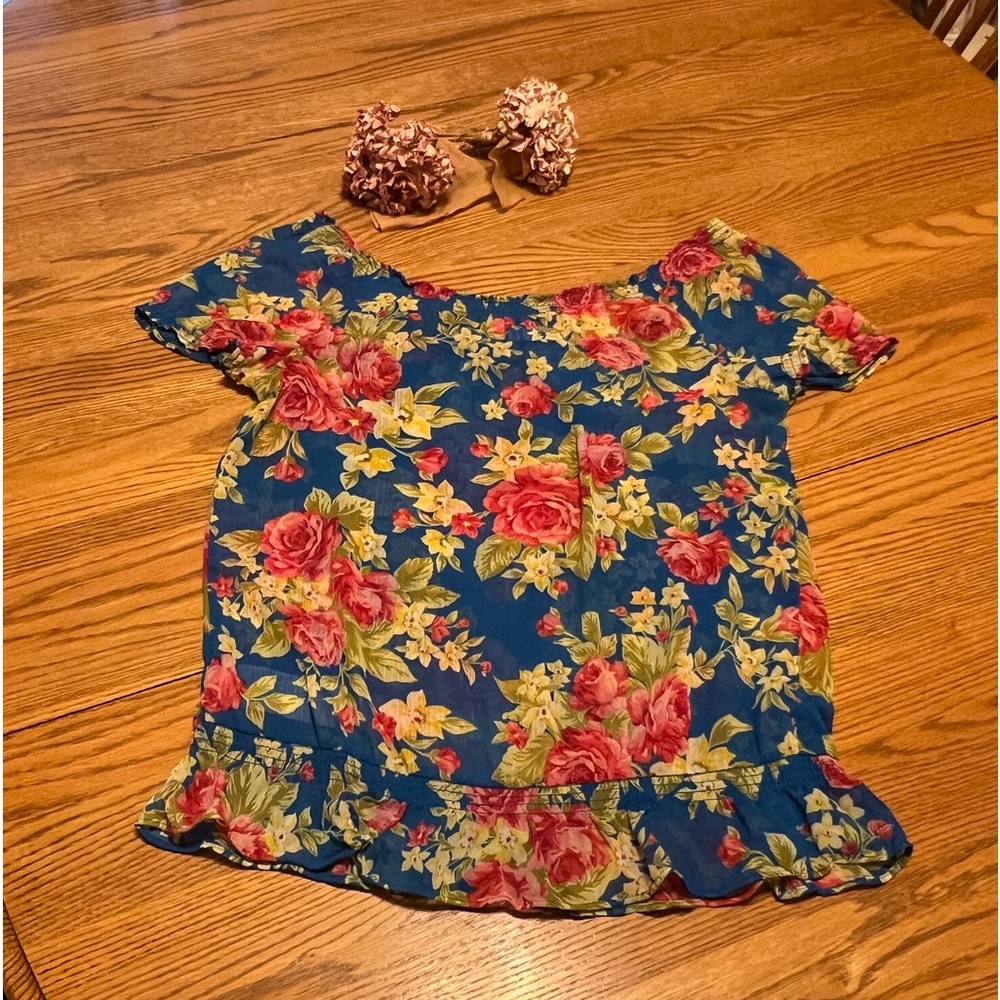HOLLISTER Flowy, Loose-Fit Sheer Bold Floral 🌺 - Picture 13 of 13